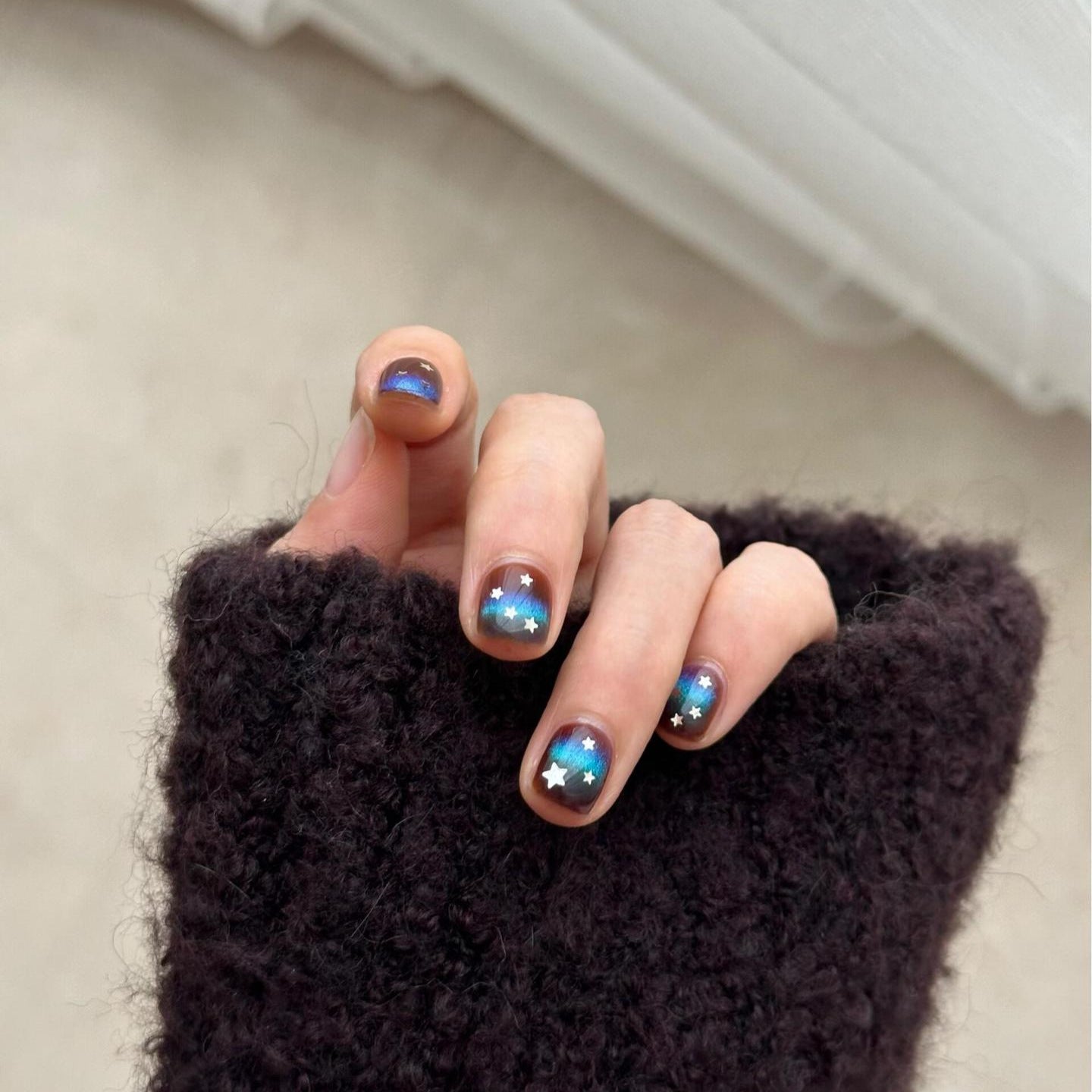 Glamouröse Kunstnägel mit Funkelndem Sternen-Design Brehn