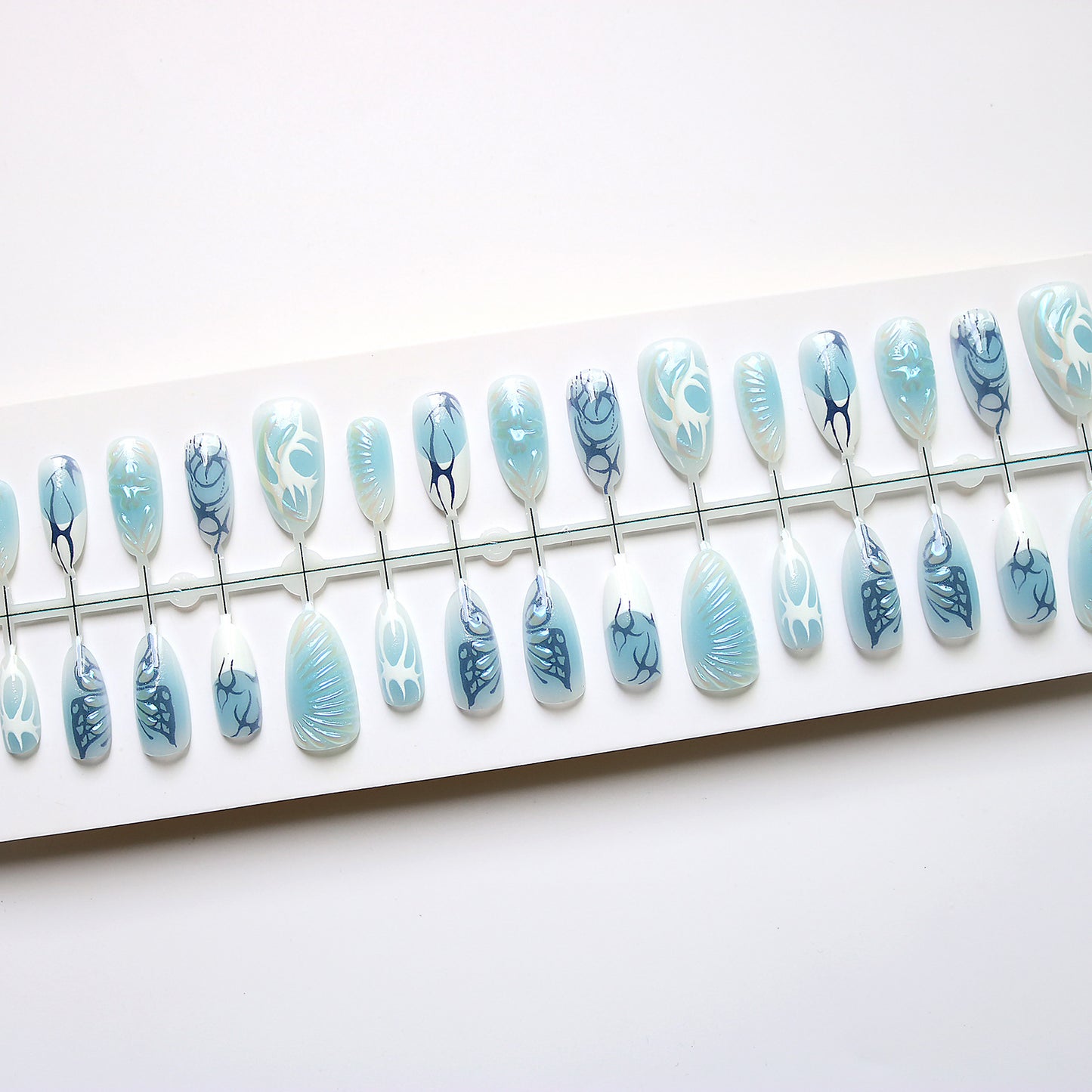 Dekoratives Press-On Nagelkunstset mit ozeanischen Designs Brehn