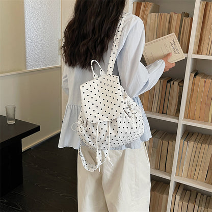 Süßer gepunkteter Drawstring-Rucksack