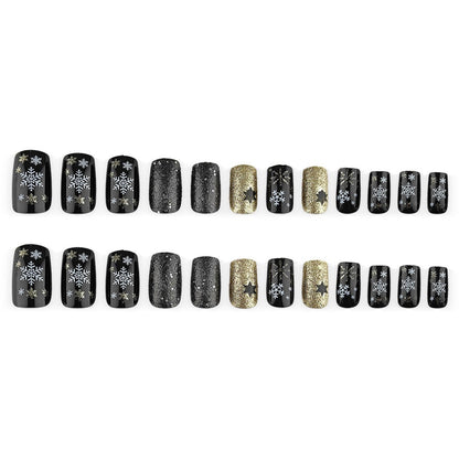 Glitzerndes Kunstnagelset mit weihnachtlichem Design und 3D-Schneeflocken Brehn