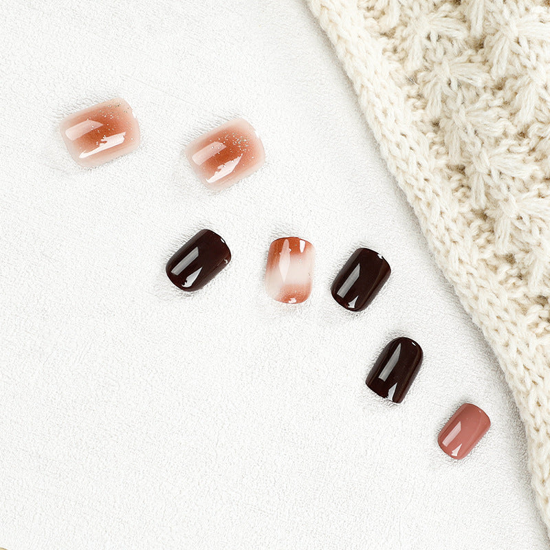 Elegante Nagelkunst mit Glitzer- und Ombre-Effekt Brehn
