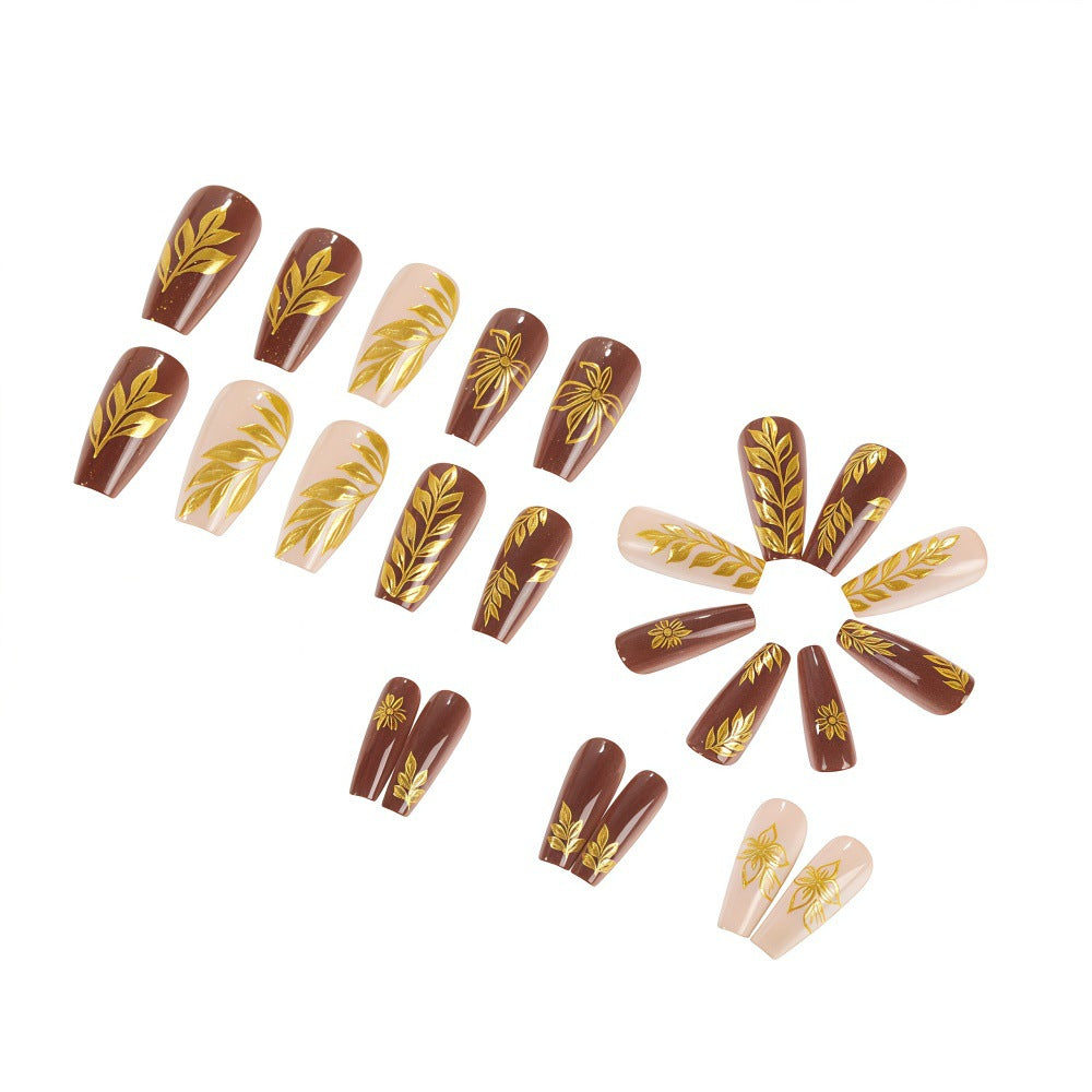 Kunstnägel mit floralem Gold-Design Brehn