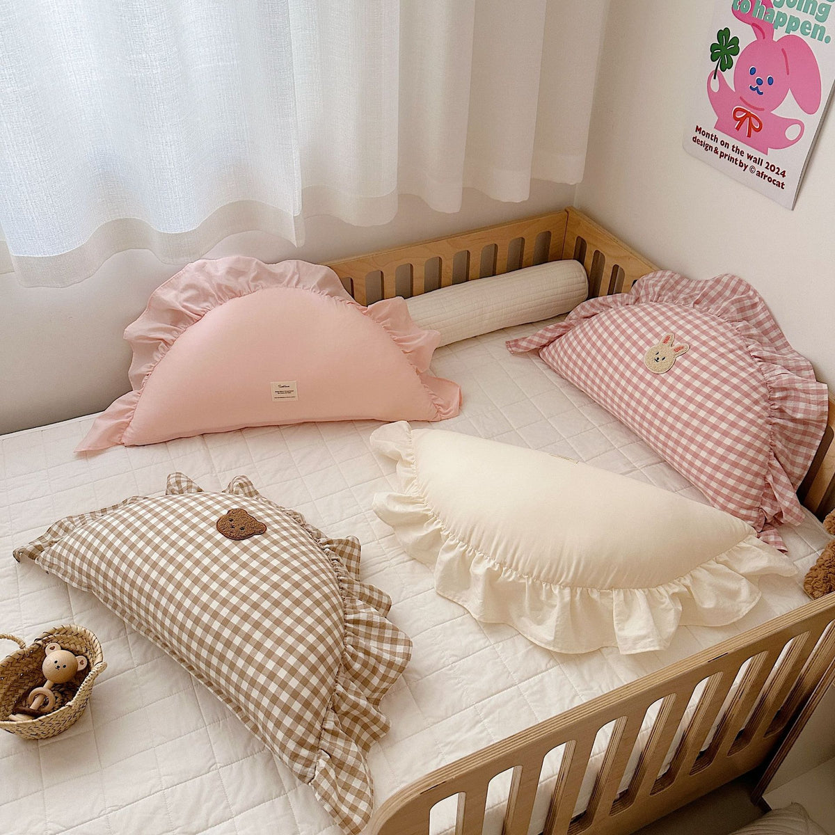 Gepolstertes Baby-Bettset mit Mond- und Bärenkissen sowie gesteppter Matratzenauflage