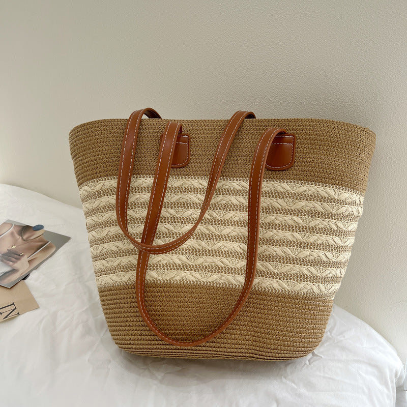 Handgefertigte Basttasche mit Eleganten Lederakzenten Brehn