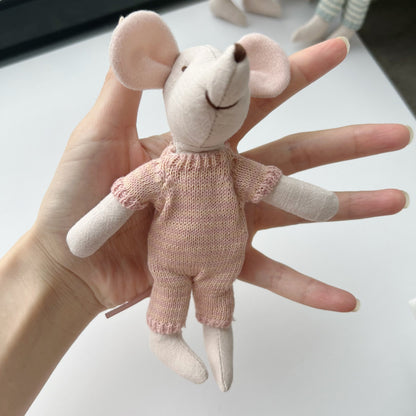Handgefertigter Organic Cotton Langbein Bunny Plüsch mit besticktem Overall