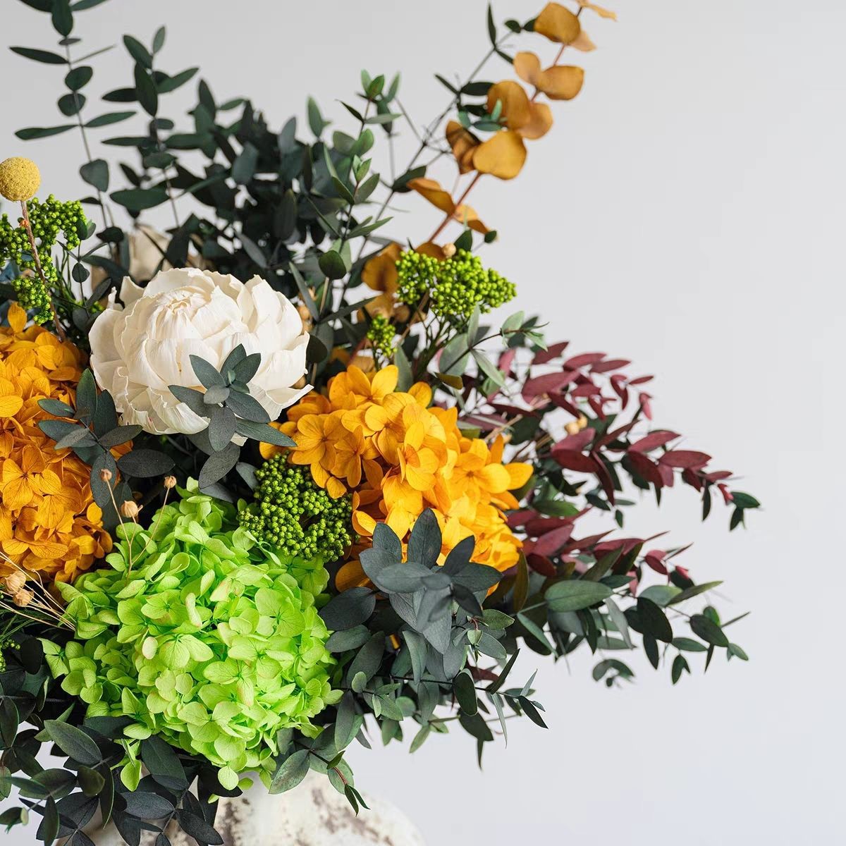 Lush Dekorative Künstliche Blumenanordnung