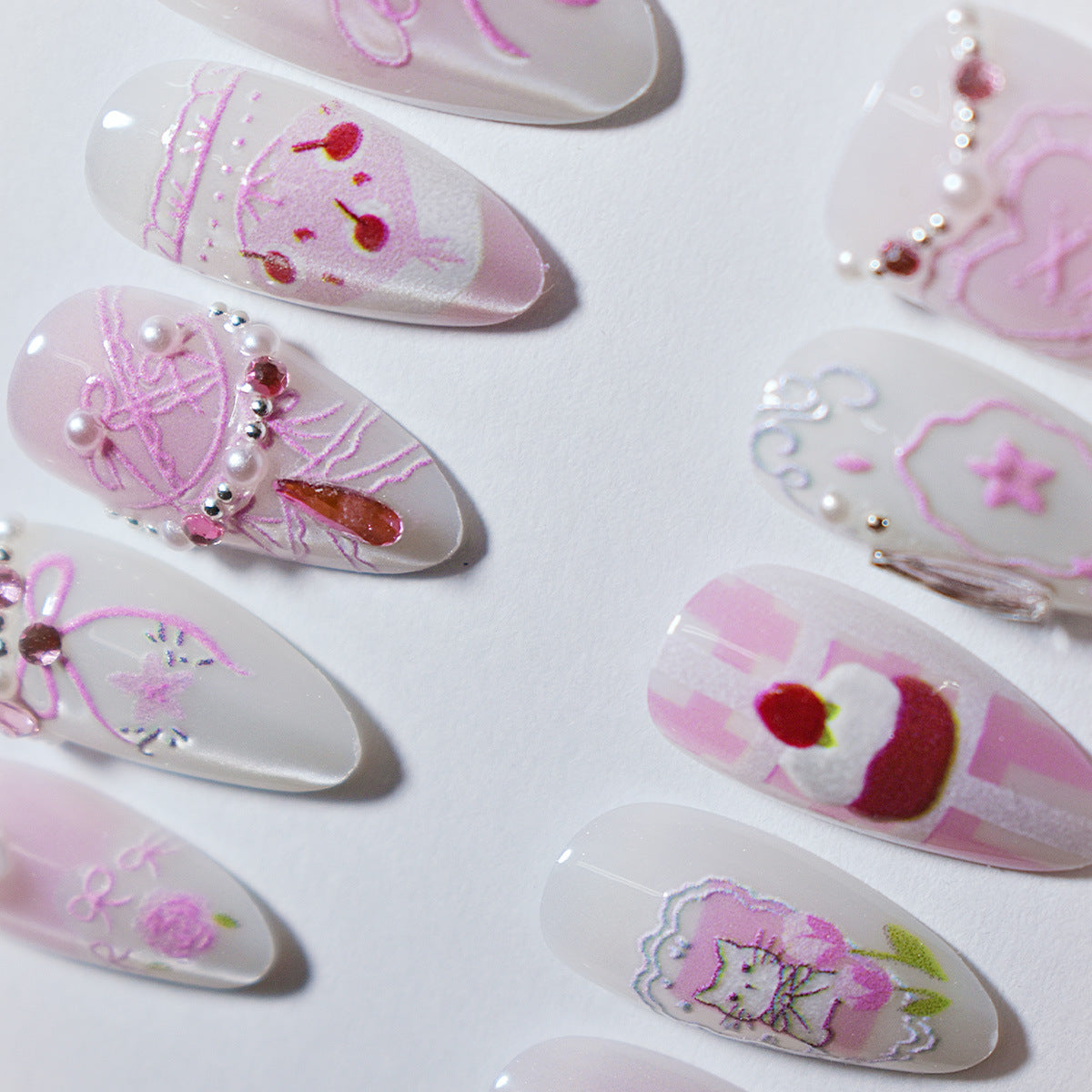 Dekoratives Press-On Nail Art Set Brehn