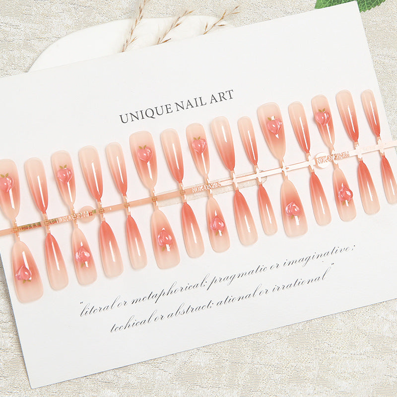 Kunstnagelset in elegantem Ombre-Design mit kunstvollen Akzenten Brehn