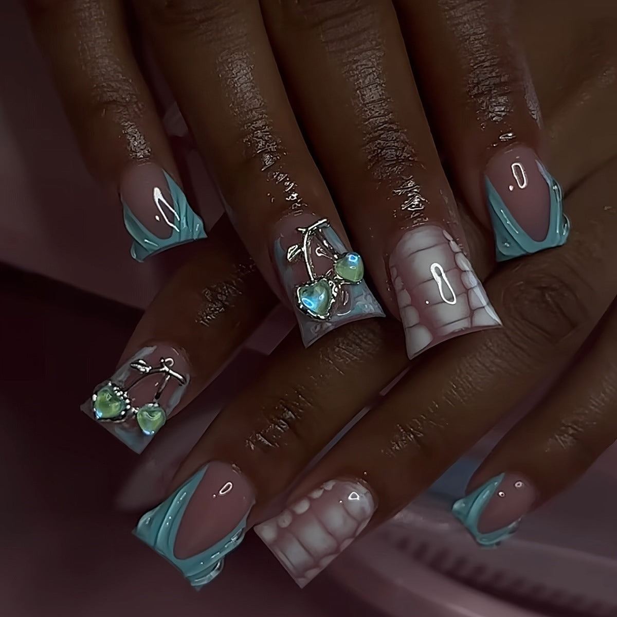 Künstlerische Nagelkunst Brehn