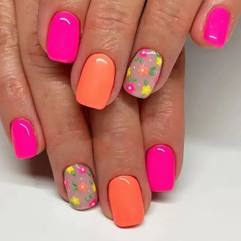 Trendiges Floral-Nagelkunst-Design Brehn