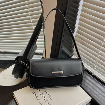 Wildleder- und Leder-Schultertasche