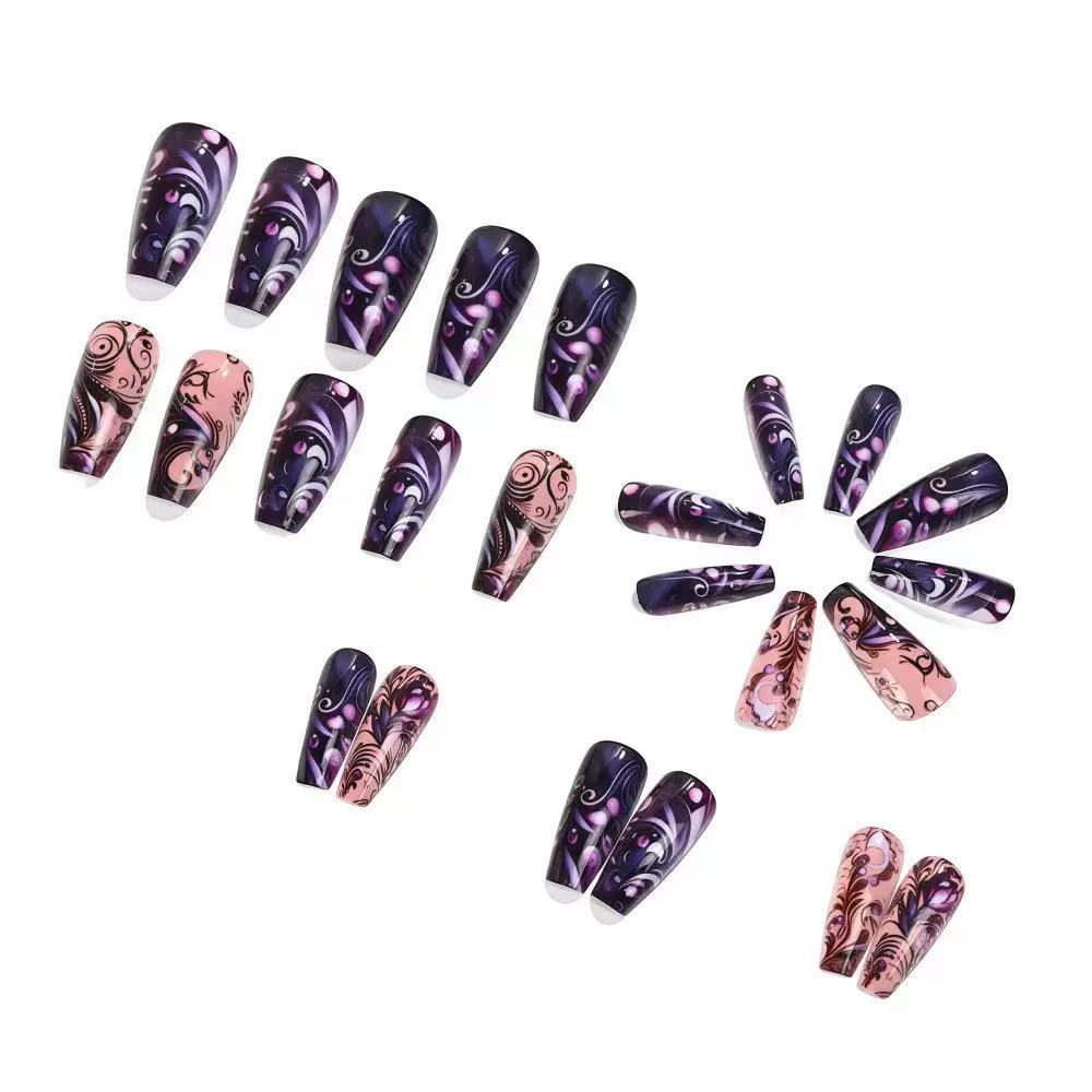 Kunstnagelset mit elegantem floralen Design und Glitzerakzenten Brehn