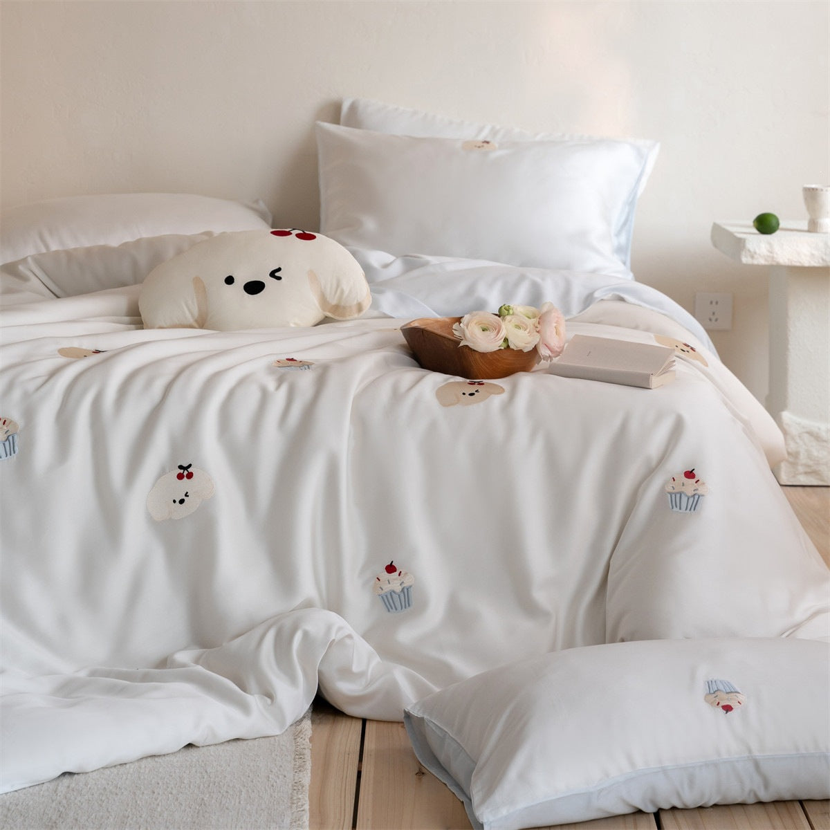 Satin-Bettwäsche-Set mit feinen Ballon- und Tierstickereien