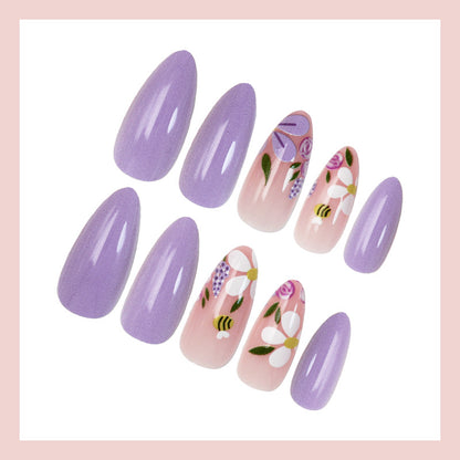 Kunstnagelset mit verspielten Blumen- und Bienenmotiven Brehn