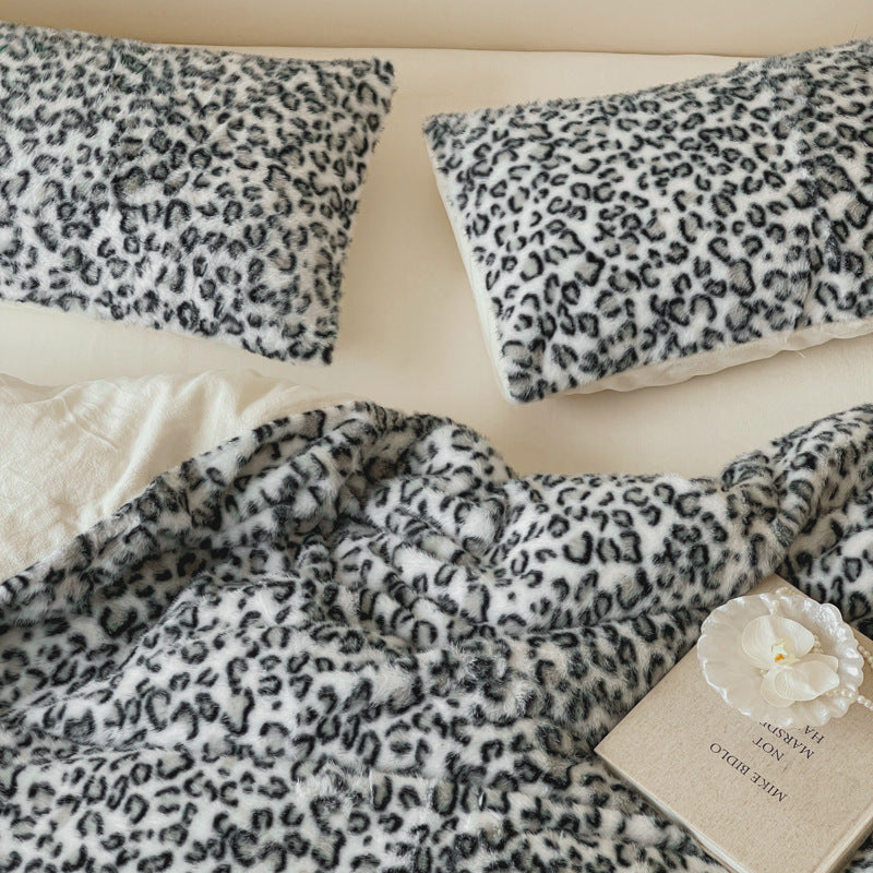 Plüsch-Bettwäsche-Set mit Animal-Print und extrafluffiger Minky-Oberfläche