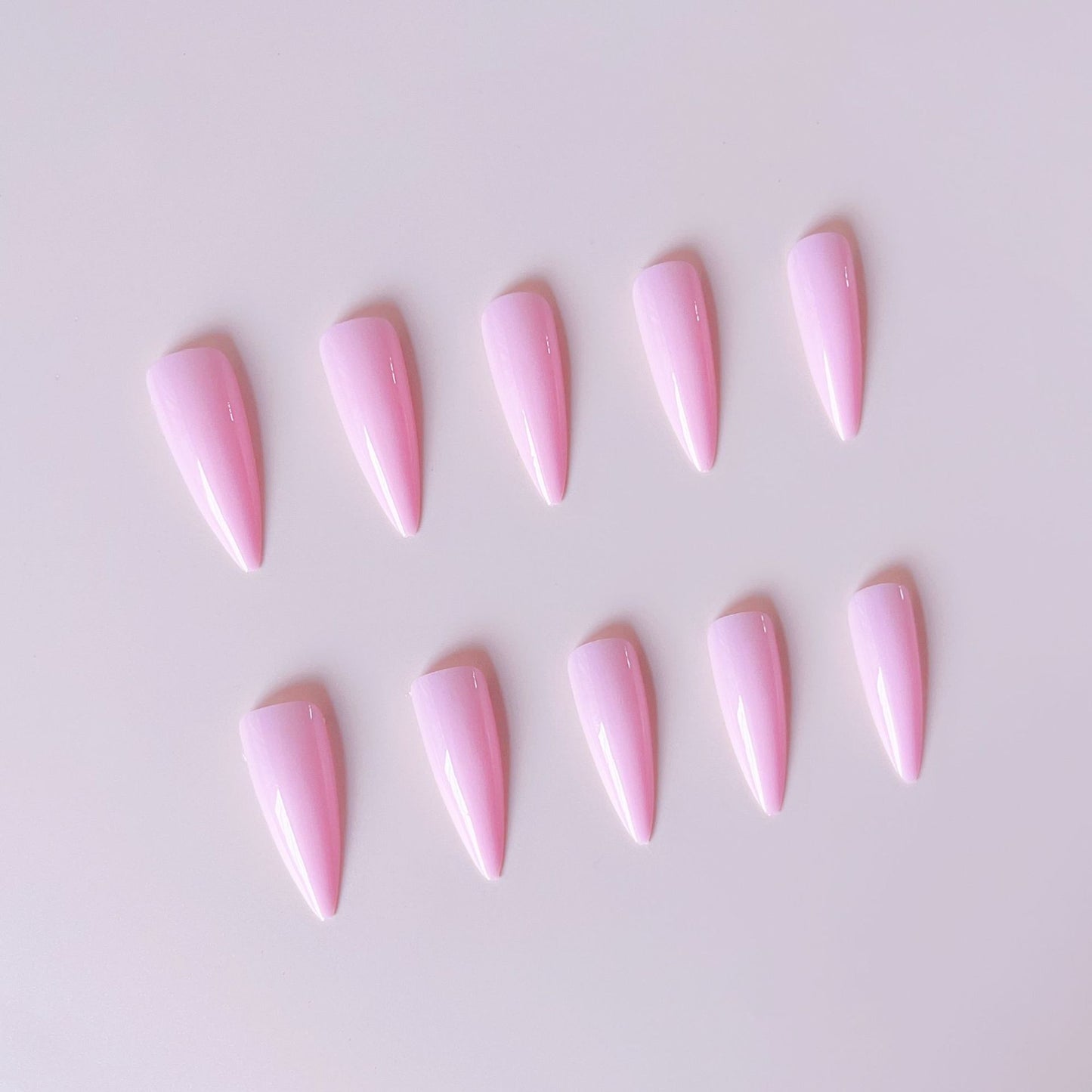 Kunstnagelset mit spitzen Designelementen Brehn