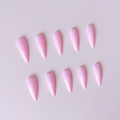 Kunstnagelset mit spitzen Designelementen Brehn