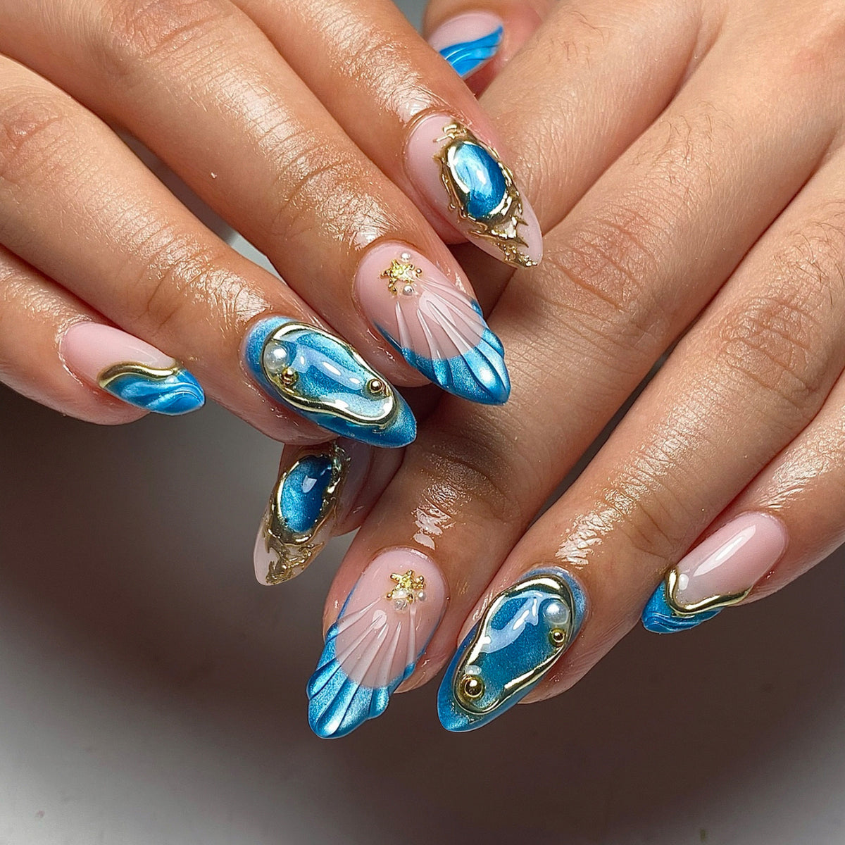 Dekorative Press-On Nail Art Set mit bunten Designs Brehn