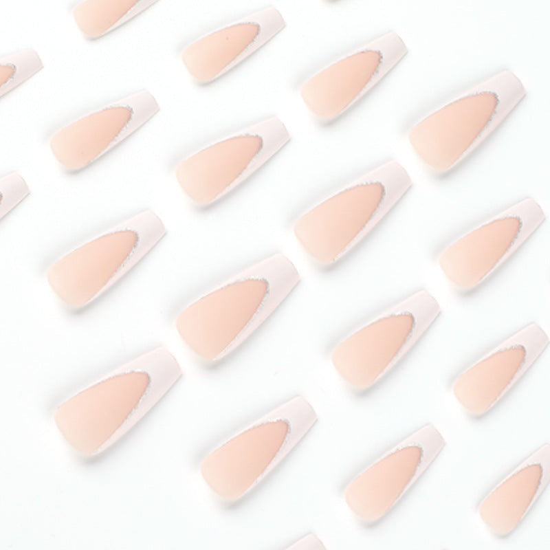 Lackierte Stiletto-Nägel mit Glitzerverzierung Brehn