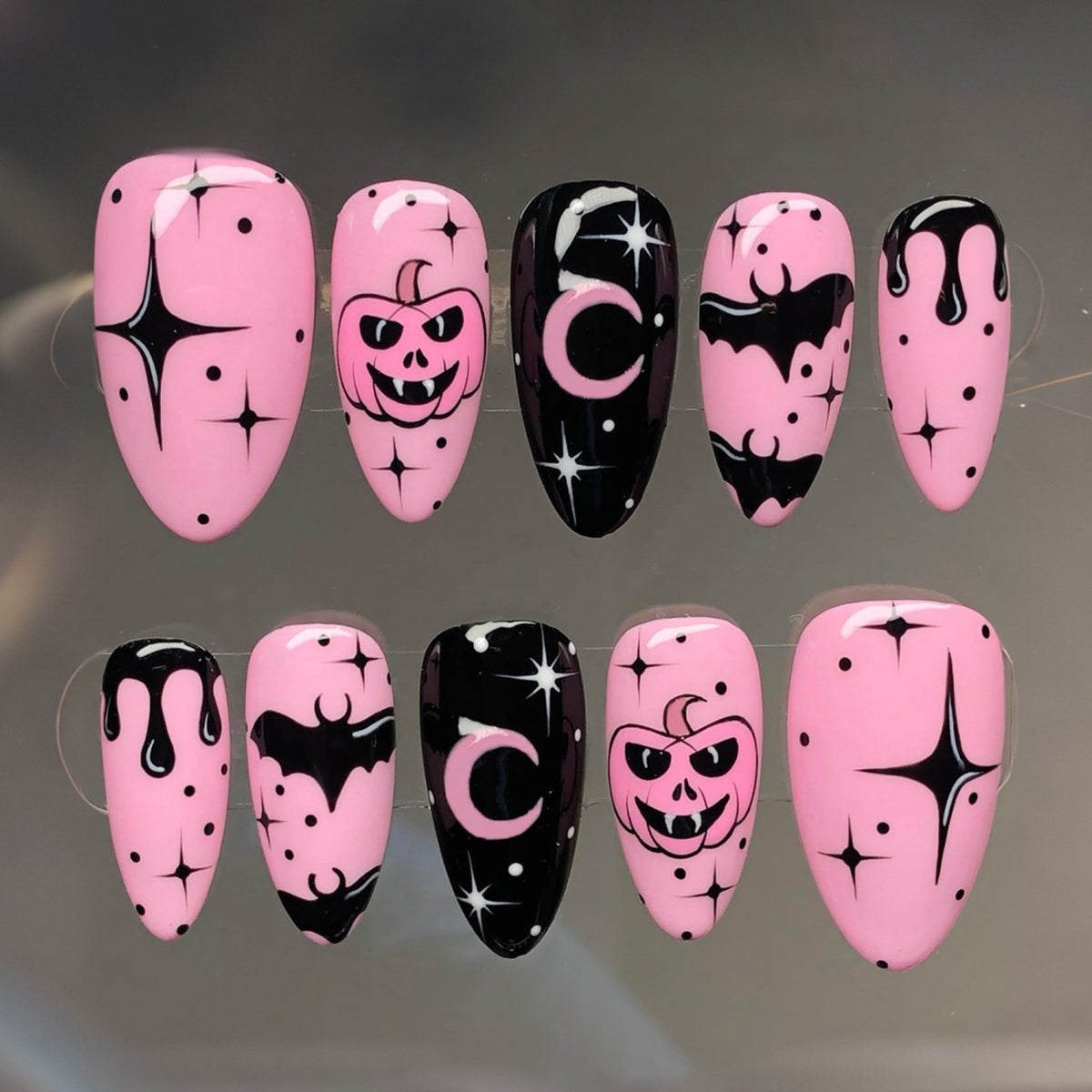Kreatives Nagelset mit Halloween-Motiv Brehn