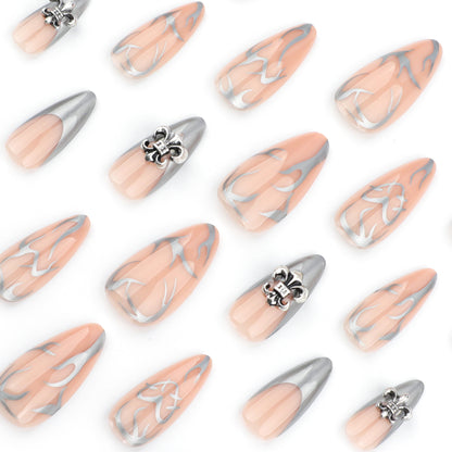 Kunstvolle Stiletto-Nägel mit eleganten Akzenten Brehn