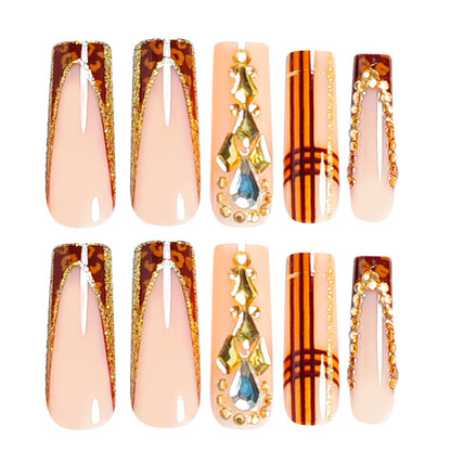Dekorative Stiletto Nagelkunst Tipps mit Edelsteinen Brehn