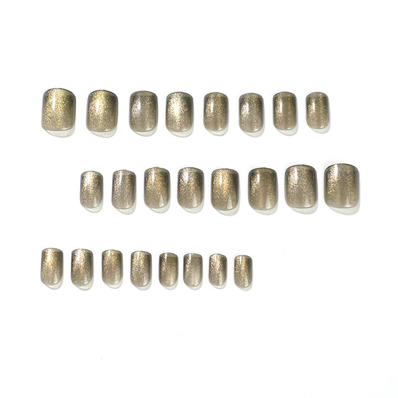 Kunstvolle Nagelverlängerungen mit Glitzer- und Ombre-Effekt Brehn