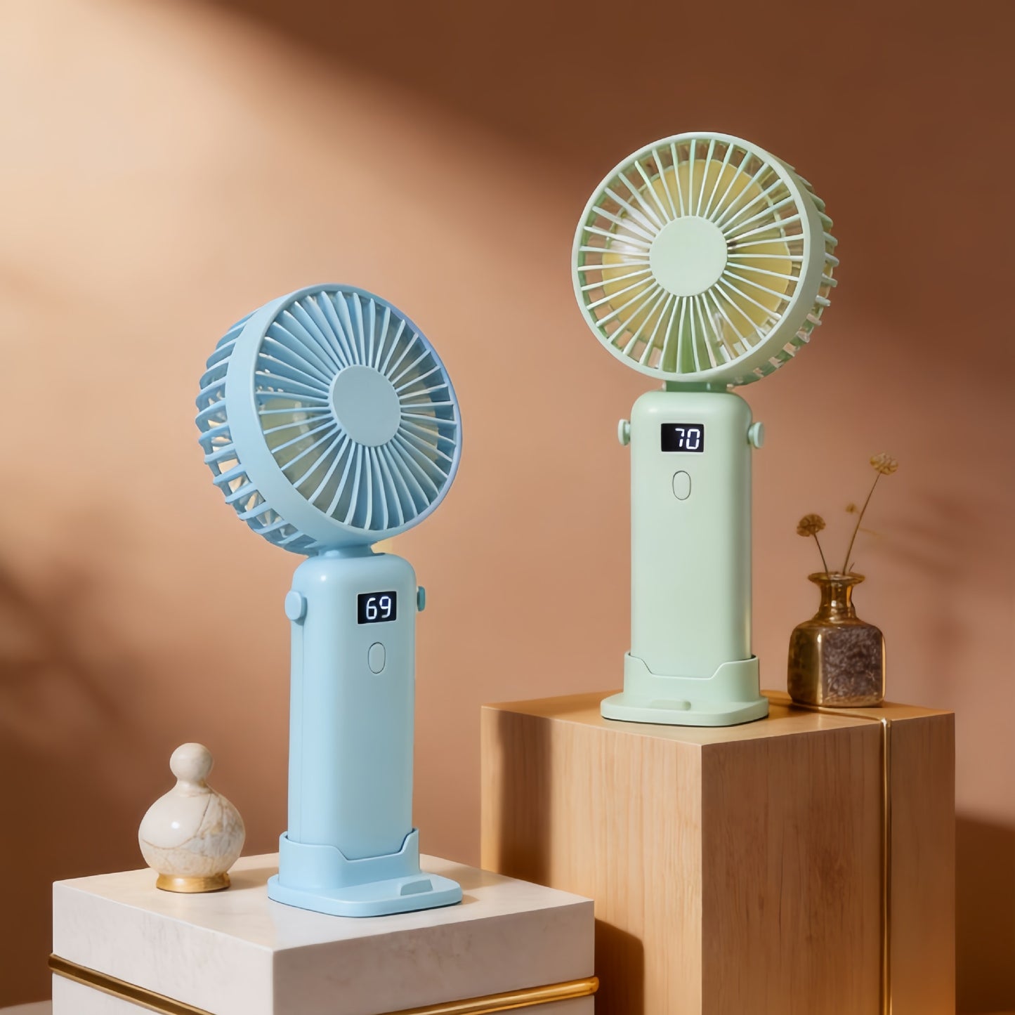 Damen Tragbarer Handventilator mit digitales Display und USB-Anschluss Brehn