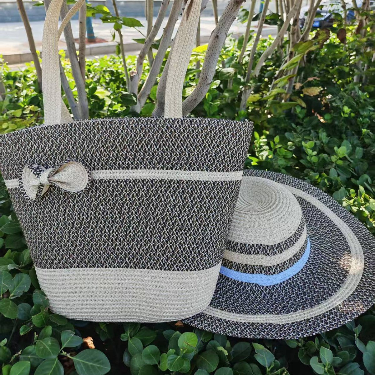 Eleganter Sonnenhut mit Breiter Krempe und Dezentem Streifenmuster Brehn