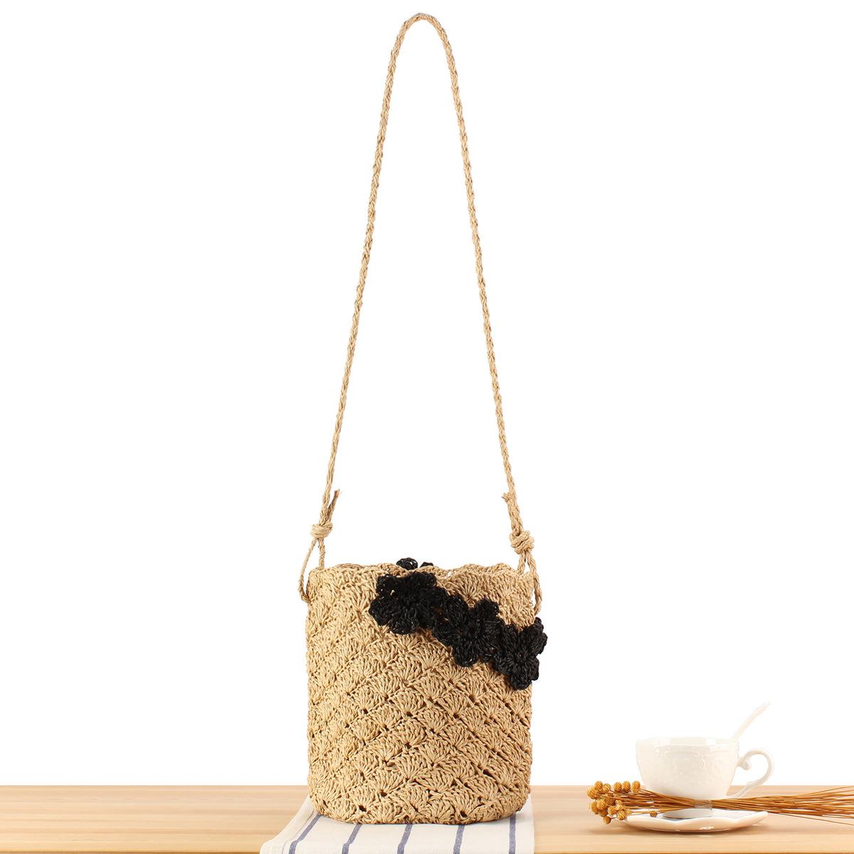 Handtasche Aus Handgeknüpftem Naturmaterial mit Floraler Applikation Brehn
