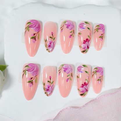 Kunstnagelset mit stylischen floralem Design Brehn