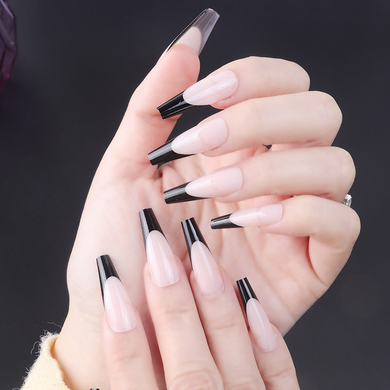 Elegantes Stiletto-Press-On-Nagelset mit zweifarbigen Design Brehn