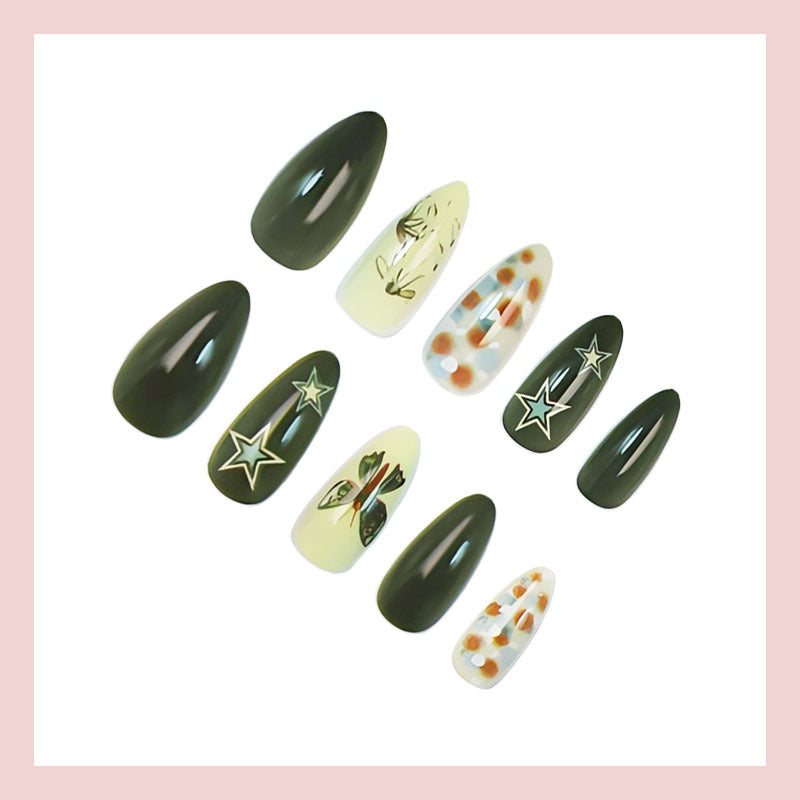 Kunstnagelset mit kreativen Motiven und filigranen Details Brehn