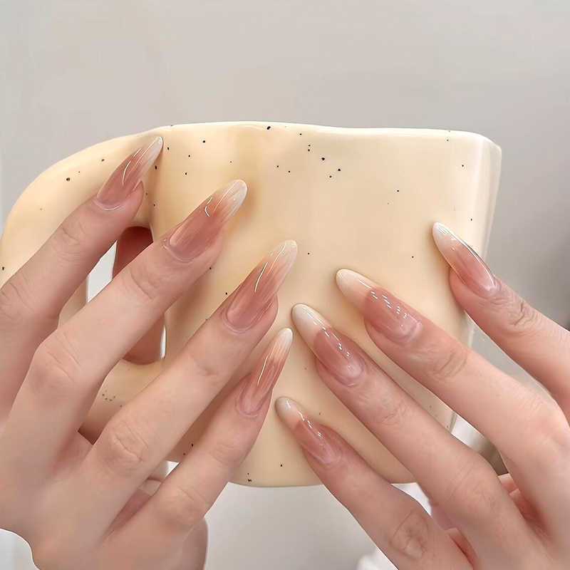 Kunstfingernägel Im Eleganten French-Tip Design Brehn