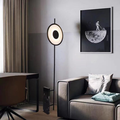 Minimalistische skulpturale Stehlampe mit Marmorsockel