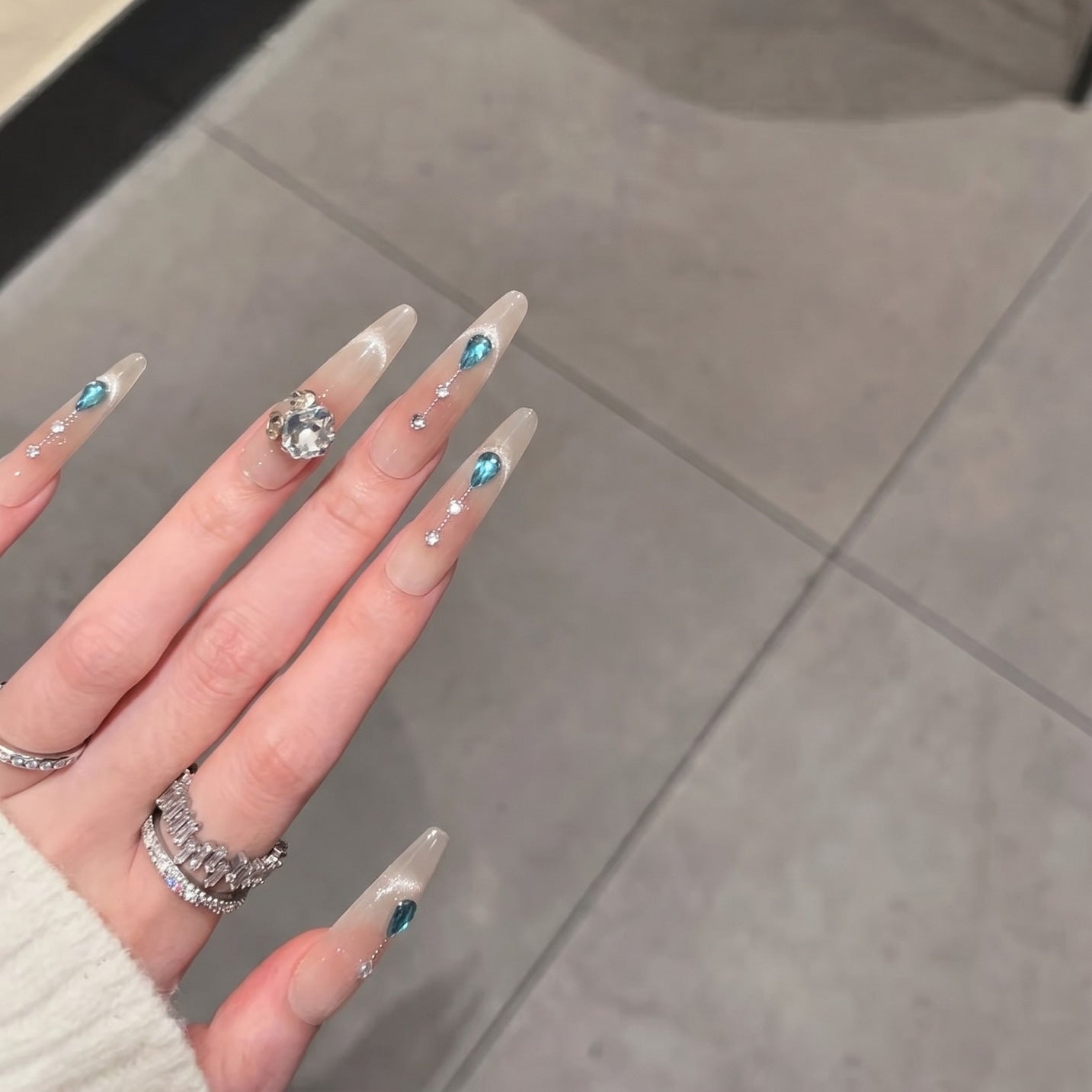 Glamourös Press-On Nagelkunstset mit Kristallverzierungen Brehn