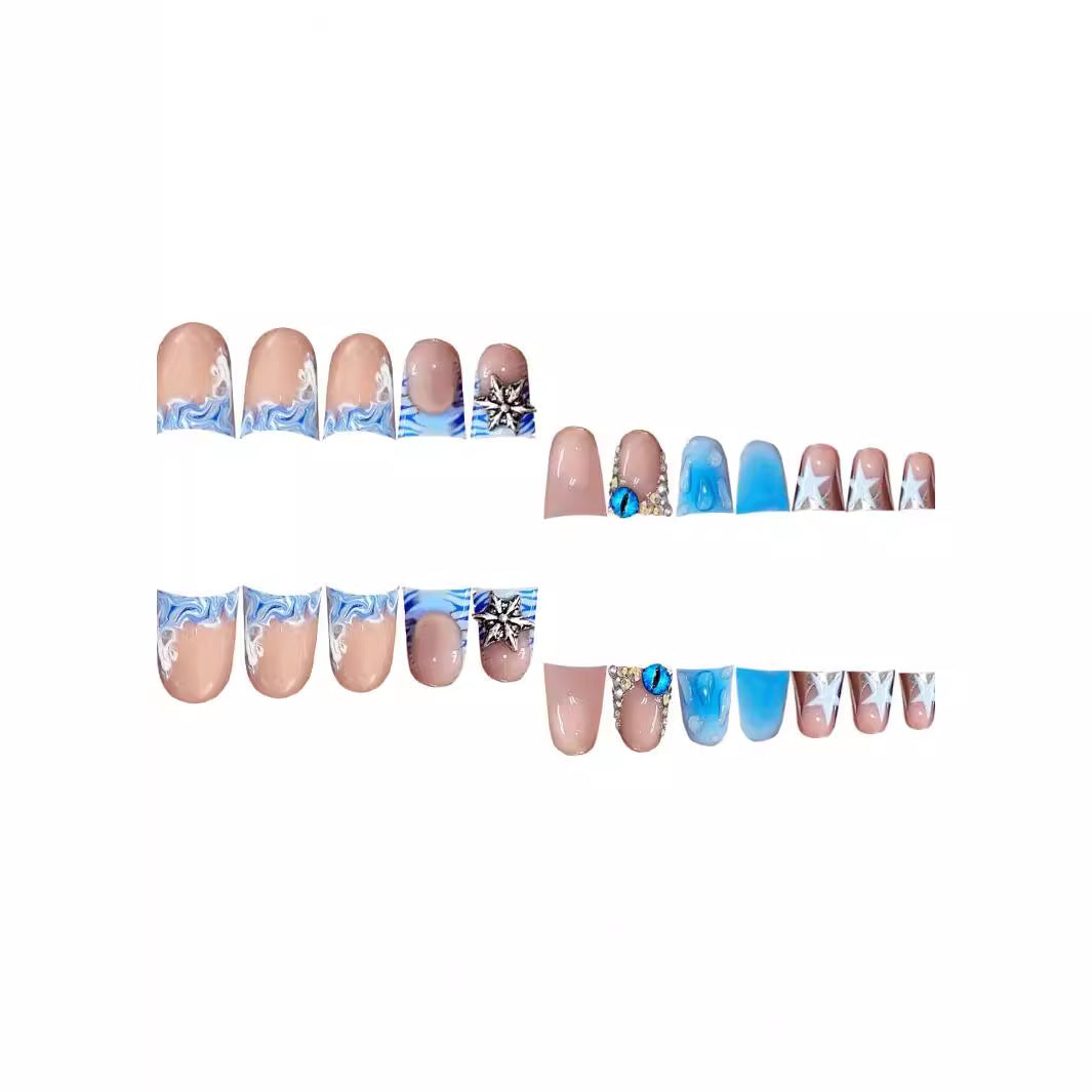 Künstlerische Acrylnagelverzierungen mit Edelsteinakzenten Brehn