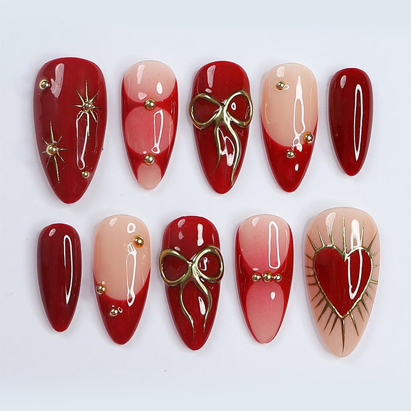 Dekorativer Press-On-Nagelset mit eleganten Herz- und Blumendesigns Brehn