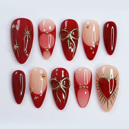 Dekorativer Press-On-Nagelset mit eleganten Herz- und Blumendesigns Brehn