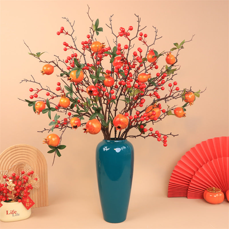 Dekorative Granatapfelblütenarrangement