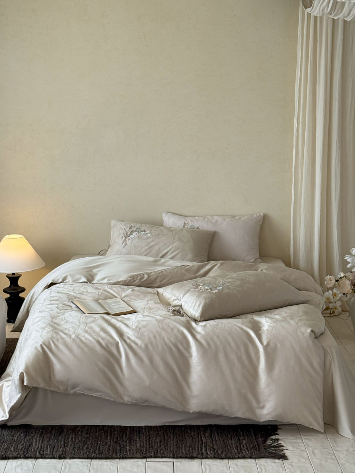 Jacquard-Bettwäsche-Set aus Baumwoll-Satin mit floraler Reliefstruktur Brehn