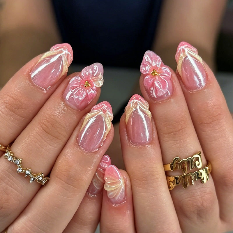 Kunstnagelset mit filigranen Blüten und Glitzerakzenten Brehn