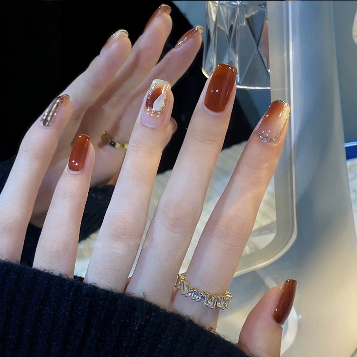 Elegantes Press-On-Nagelset mit funkelnden Spitzenakzenten Brehn