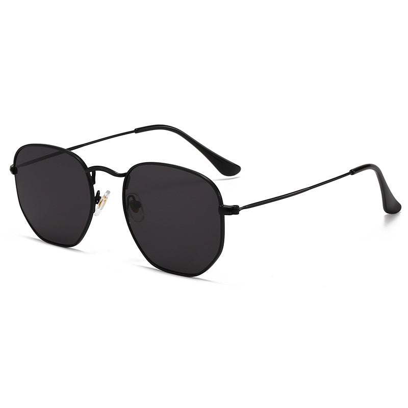 Damen Oversized Sonnenbrille mit elegantem goldenen Metallrahmen und massivem UV-Schutz Brehn