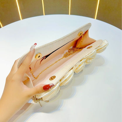 Blumenverzierte Abend-Clutch