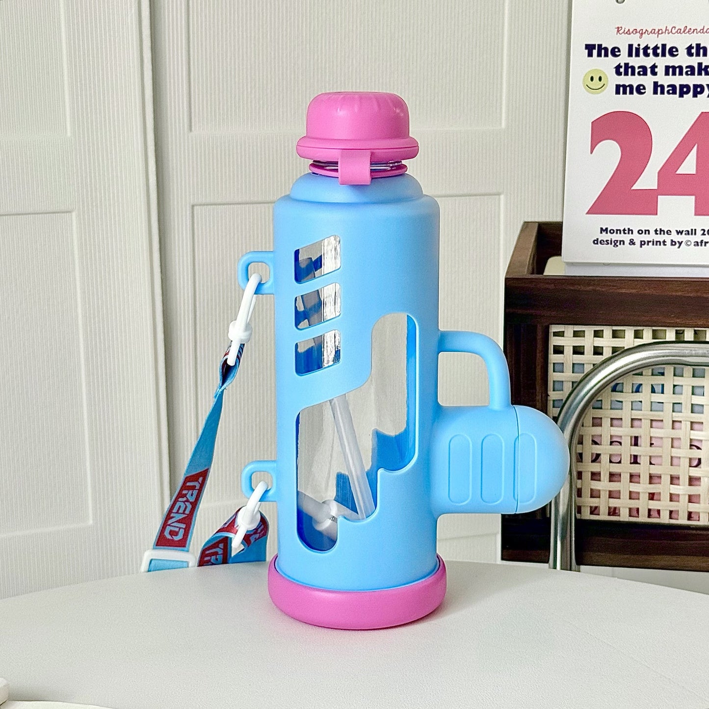 Damen Trendige Wasserflasche mit innovativem Design und praktischem Tragegriff Brehn