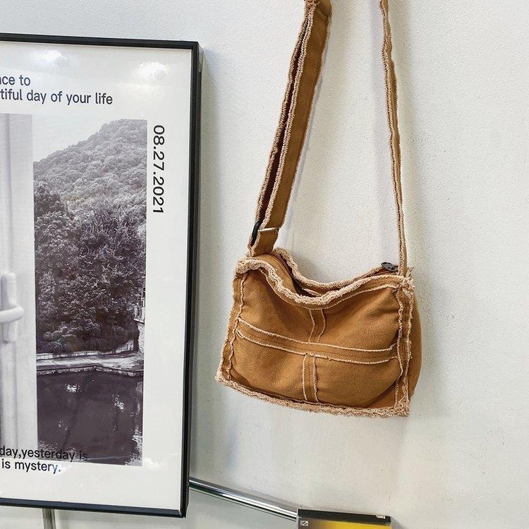 Lässige Fransen-Denim-Schultertasche