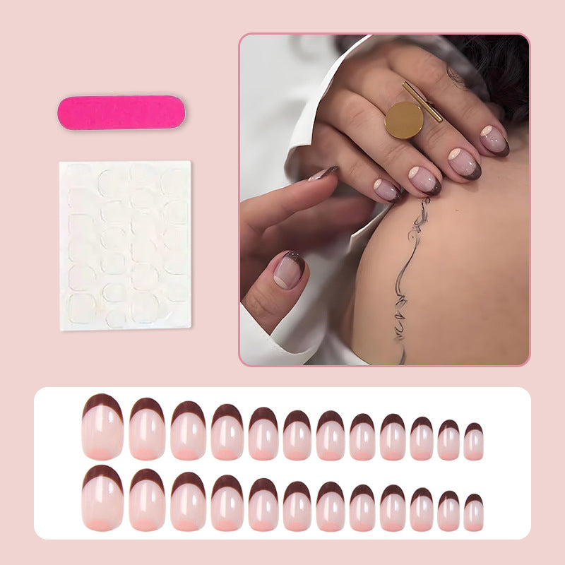 Kunstnagelset mit eleganten French-Spitzen und hochwertigen Details Brehn