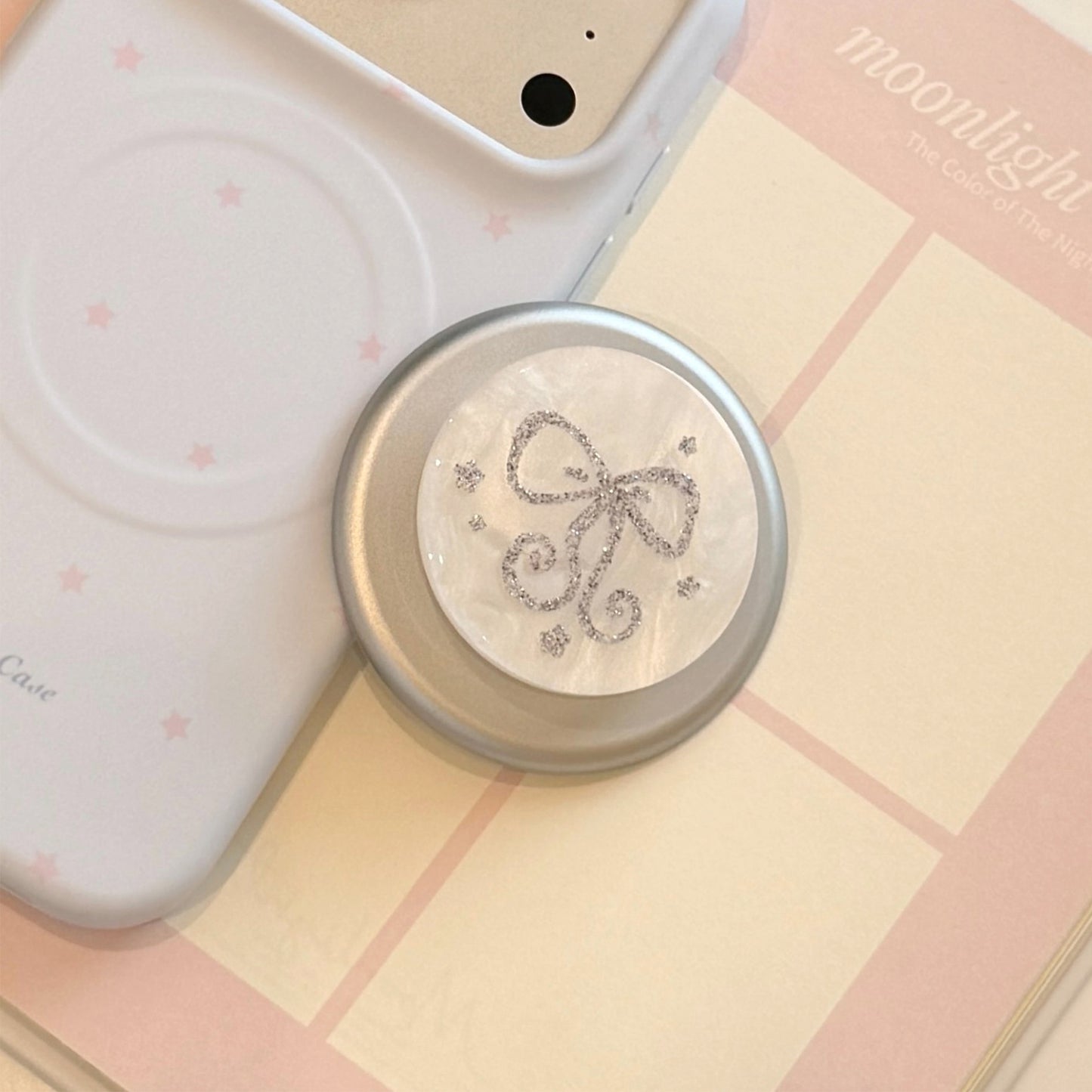 Stilvoller Smartphone Fingerhalter mit Glitzer Schleifendesign Brehn