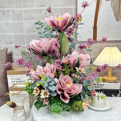 Elegantes lebensechtes Blumenarrangement für die Innendekoration